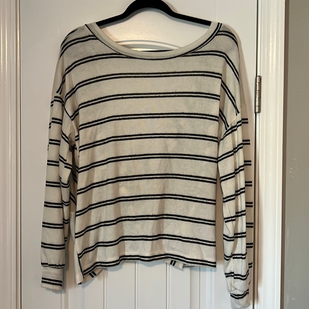 Small Ivory/Black Soft Brushed Boutique Top With Twist Open Back